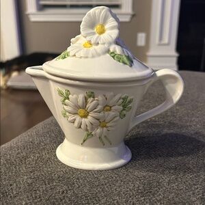 Vgt Metlox Poppytrail Daisy creamer. 60-70’s. Lid fits but goes with sugar bowl.